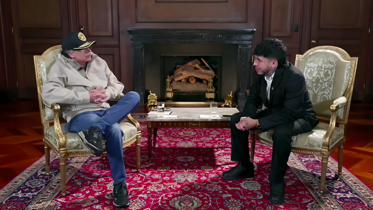 El presidente Gustavo Petro conversa con el streamer Westcol en un encuentro sobre legítima defensa y seguridad ciudadana.