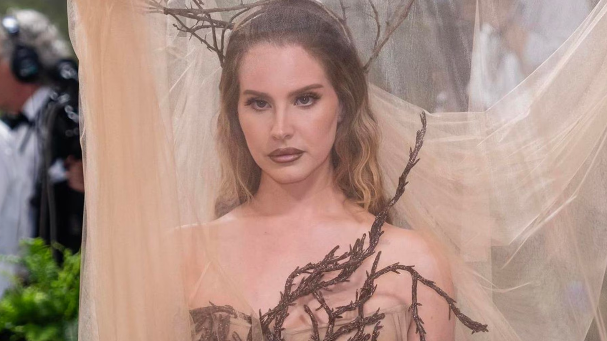 Lana del Rey en la Met Gala 2024, misma que tenia como tema central: 