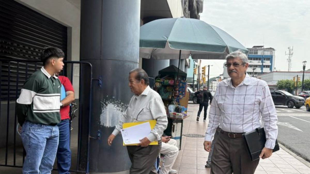 Nelson Pita y Wilson Gallegos llegaron al edificio de la Fiscalía, la mañana de este viernes 27 de marzo.