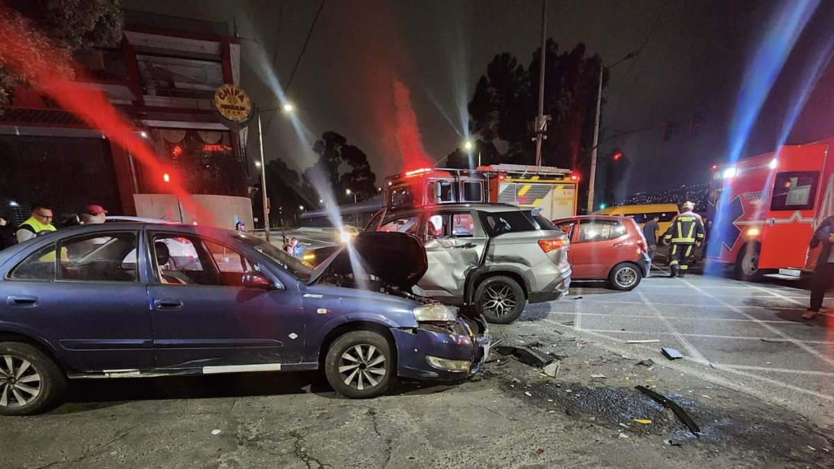 Siniestro vial en Pacarillacta, sur de Quito, deja una víctima mortal y tres personas atendidas por paramédicos.
