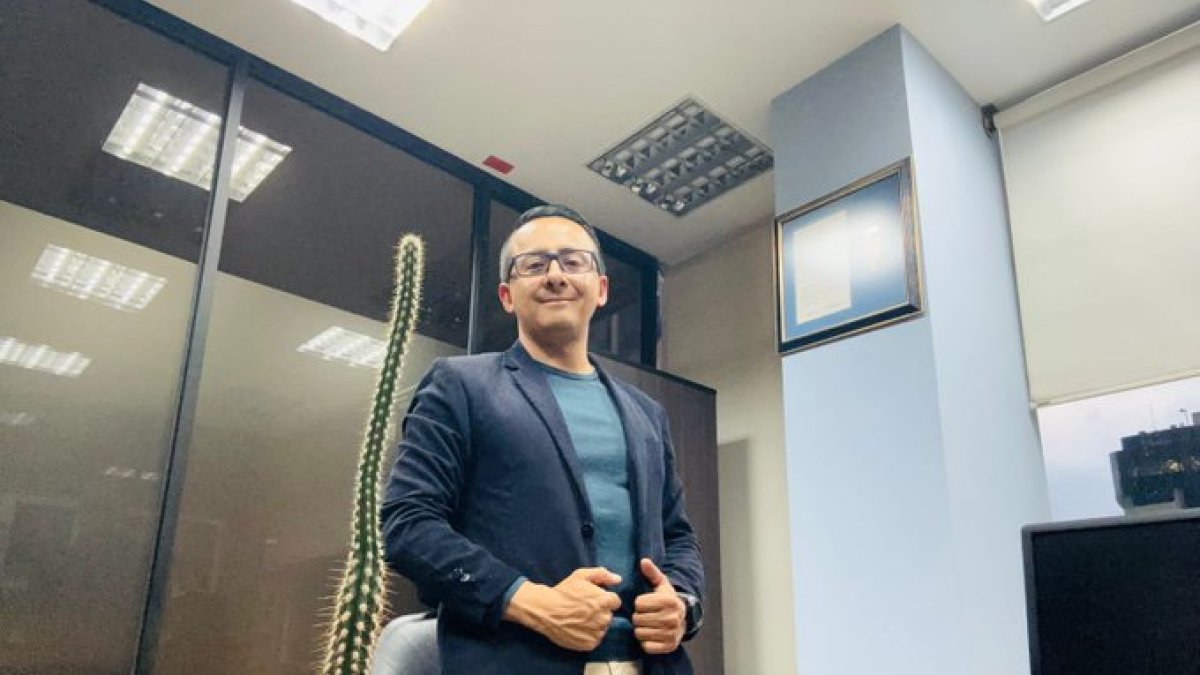 Bolívar Erazo se deespidió de la institución con esta fotografía en su cuenta de X.