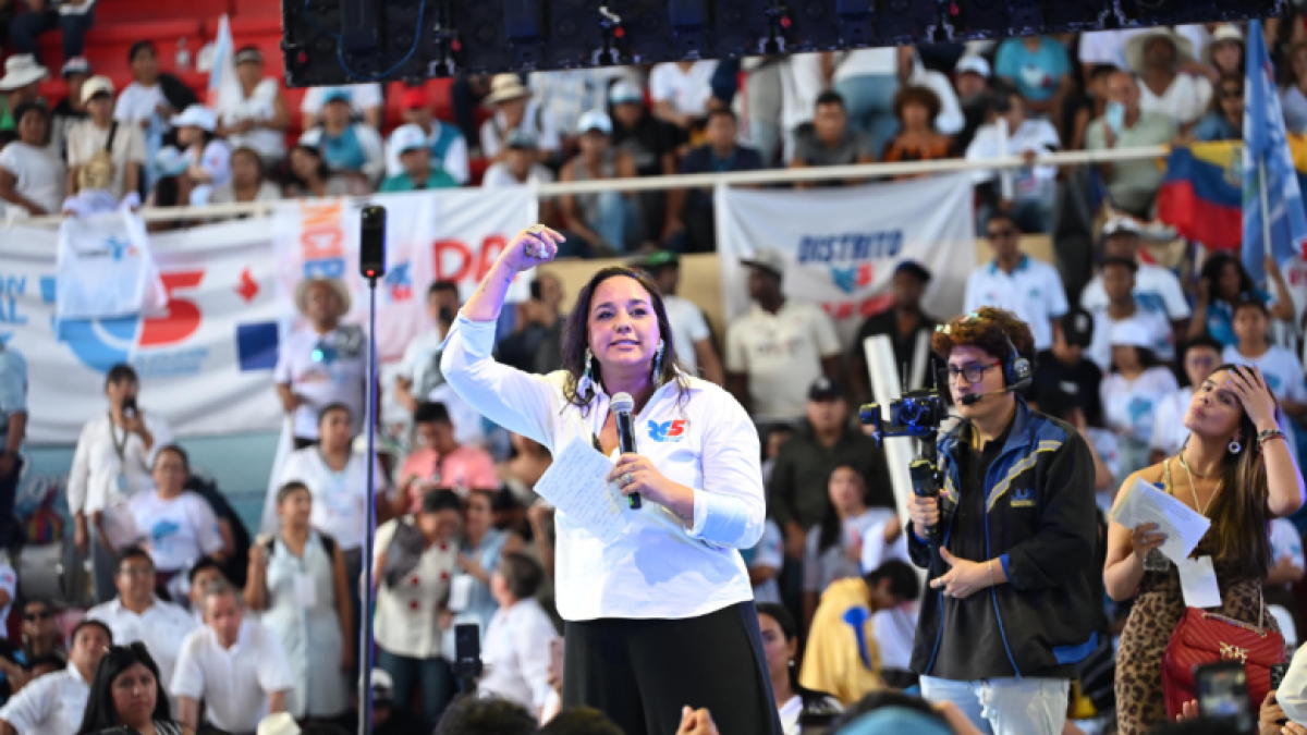 Gabriela Rivadeneira emitió la postura de la Revolución Ciudadana.