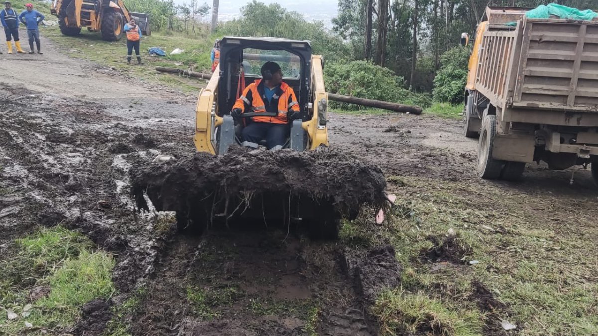 Tras las intensas lluvias se desbordó la quebrada y causó afectación en las calles Rafael Terán y Enrique Gallo, sector Conocoto.