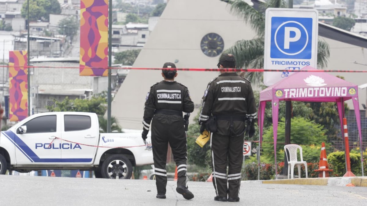 La balacera ocurrió en los exteriores de un importante centro comercial de Guayaquil.