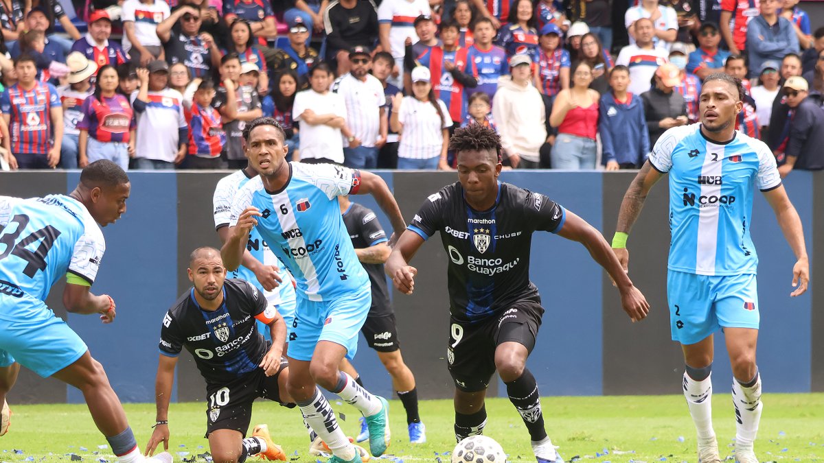 El presidente Daniel Noboa firmó el decreto que ordena al CNI emitir alertas en procesos de contratación pública especial.