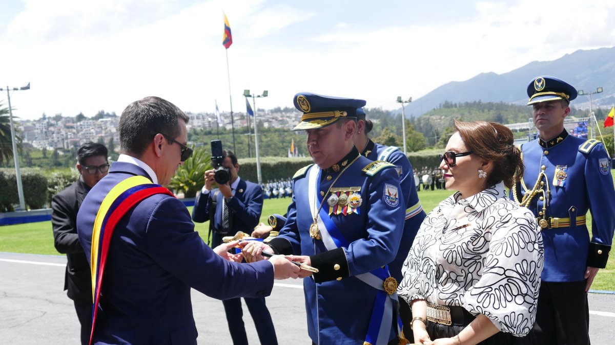 El presidente Daniel Noboa anunció el toque de queda desde la Escuela Superior de Policía Gral. Alberto Enríquez Gallo, en Quito.