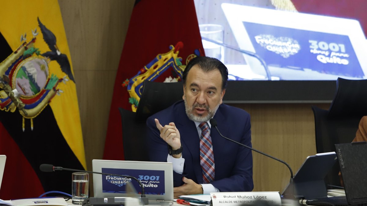 Alcalde Pabel Muñoz cuestionó la reforma al COOTAD en su programa Frecuencia Quiteña y anuncia demanda de inconstitucionalidad.