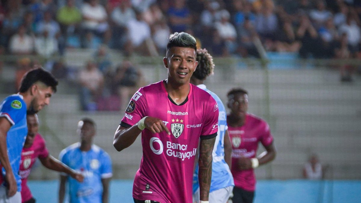 Aron Rodríguez marcó los dos goles que le dieron a IDV la victoria ante el Manta.