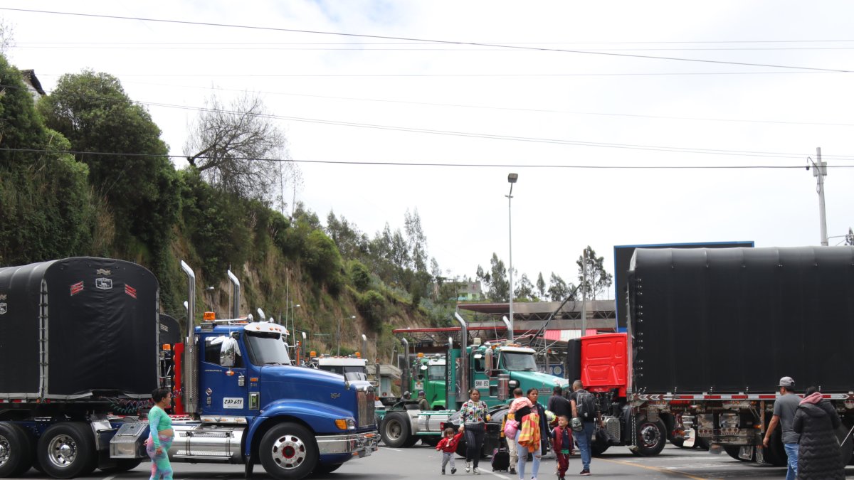 Un paro pasado que los transportistas de la provincia de Carchi realizaron en la frontera entre Ecuador y Colombia en el 2024.