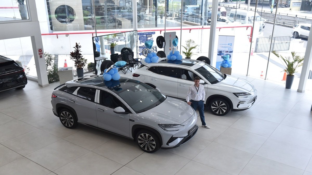 La venta de autos se redujo en febrero de 2026 frente a enero del mismo año, según la Aeade.