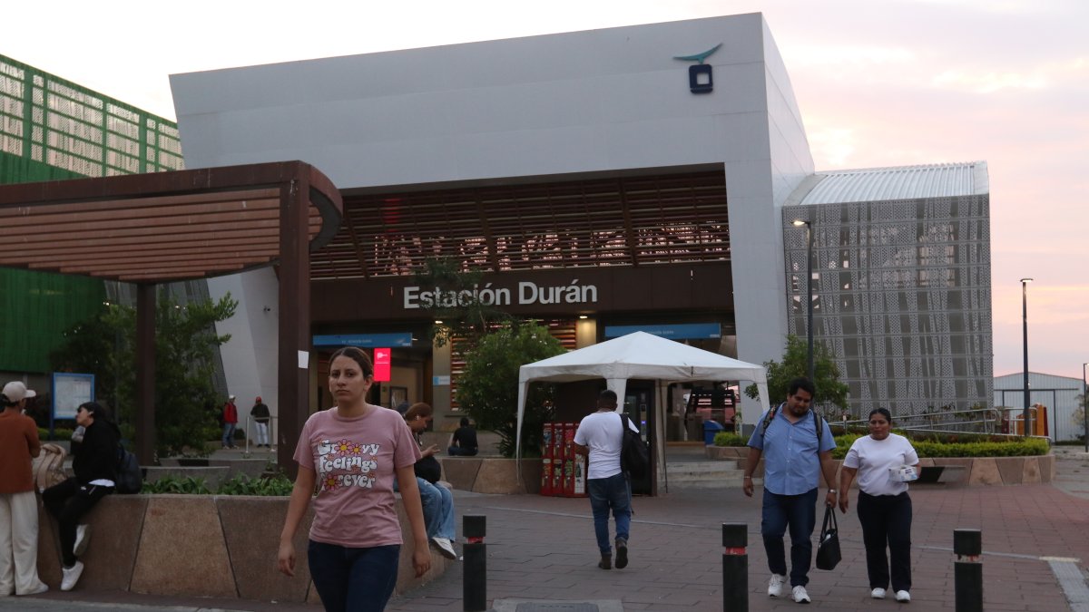 La estación de Durán es una de las que se habilitó para acceder al sistema Aerovía, afectado por un corte de energía eléctrica.