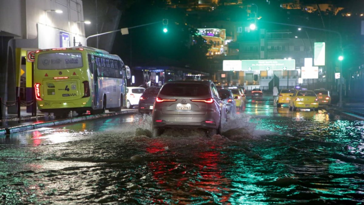 Después de cinco días de búsqueda encontraron el cuerpo sin vida de una de las hermanas desaparecidas en el aluvión.