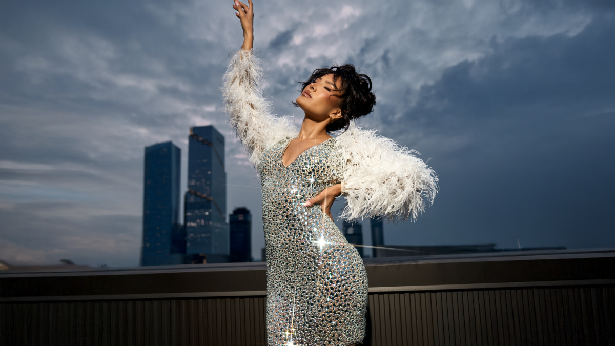 Para Lisseth Naranjo, el vestido brillante simboliza crecimiento y proyección internacional, mientras que las plumas aportan carácter y movimiento