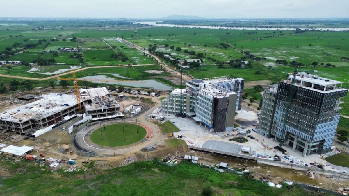 La obra avanza en Santiago del Nuevo Samborondón, que incluye un hospital.