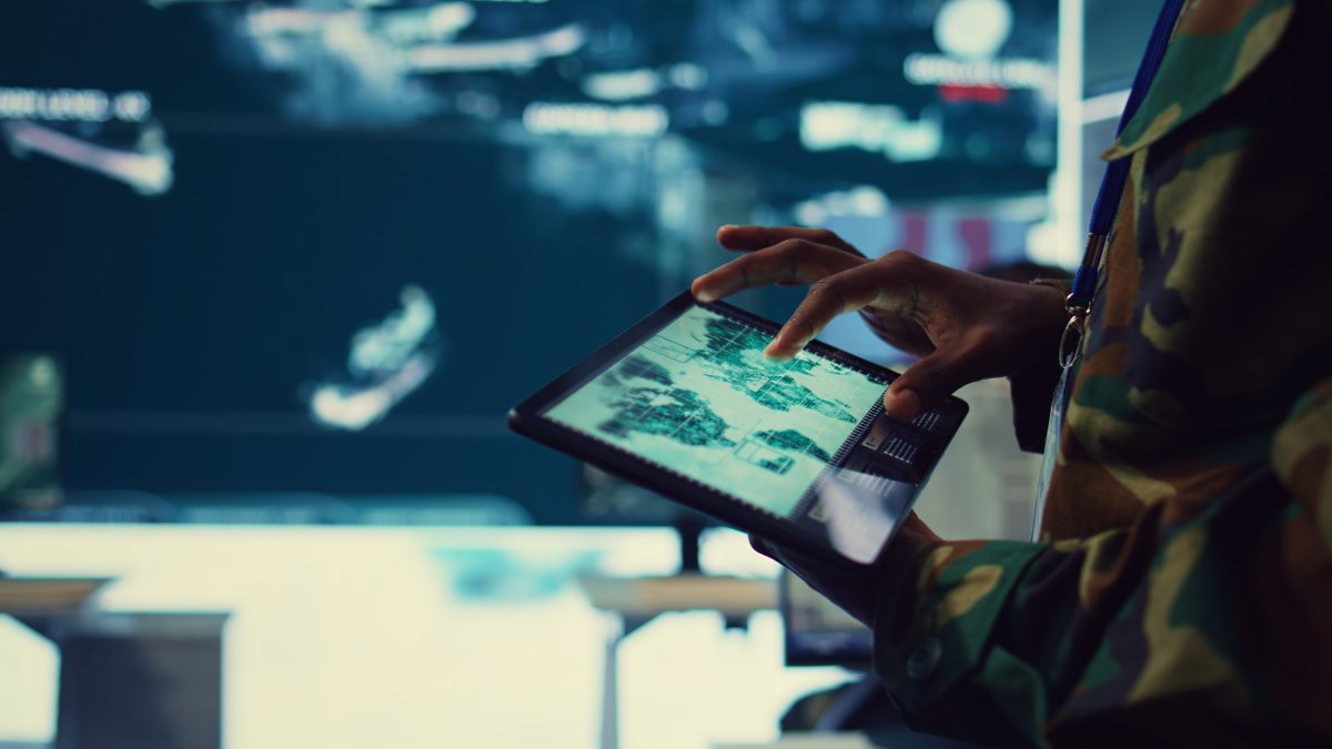 Gustavo Petro ofrece ayuda a Daniel Noboa para controlar puertos y aeropuertos en medio de la guerra comercial entre Ecuador y Colombia