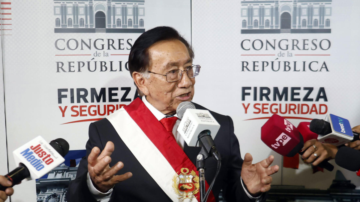 José María Balcázar, parlamentario de Perú Libre, asume como presidente interino tras ser elegido por el Congreso en medio de una nueva crisis institucional
