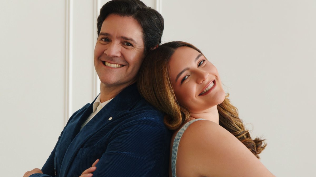 Personas hacen cola para votar en un colegio electoral durante la primera vuelta de las elecciones municipales en París, Francia, el 15 de marzo de 2026.