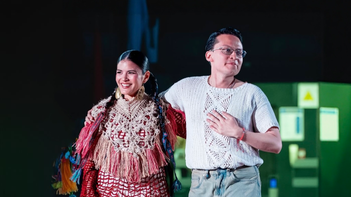 No es la primera vez: Brenda ha vestido antes piezas de Orrthiz, como ocurrió en la pasarela Dual.