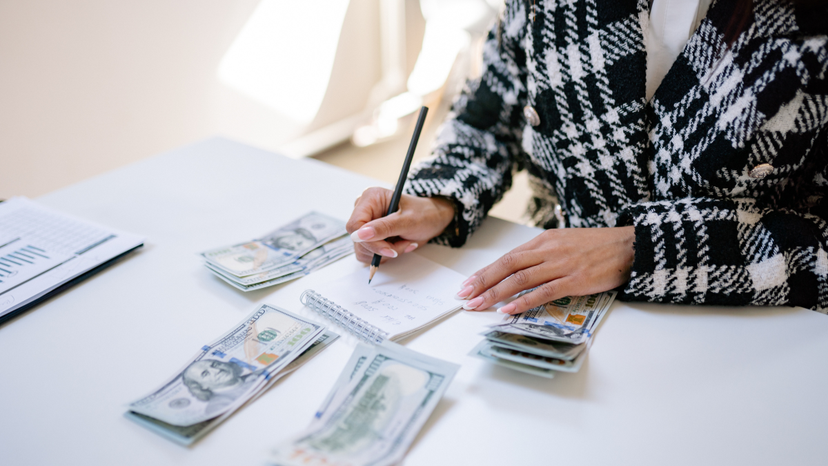El monto del décimo cuarto sueldo depende del tiempo trabajado durante el año.