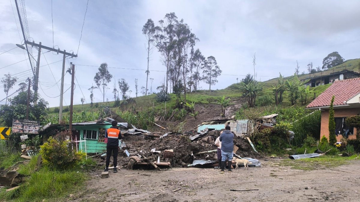 Un hombre de la tercera edad fue sepultado por un deslizamiento ocurrido en el cantón Girón.