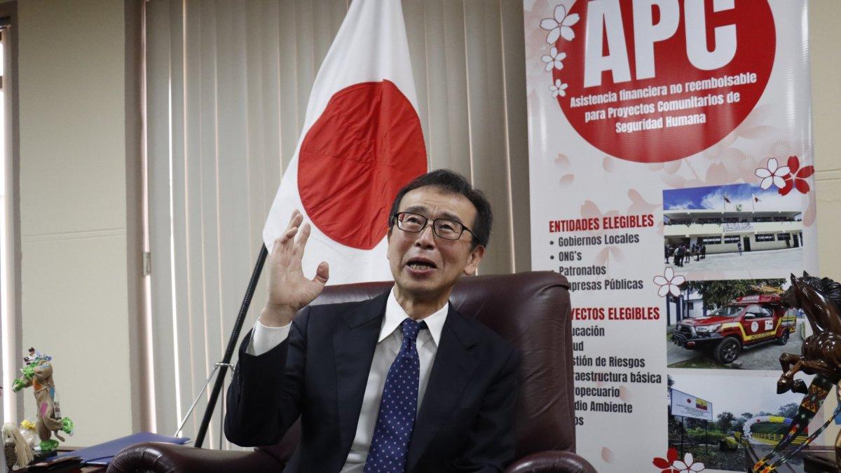 Horiuchi  Toshihiko ha ejercido diferentes cargos como diplomático de Japón, desde 1990.