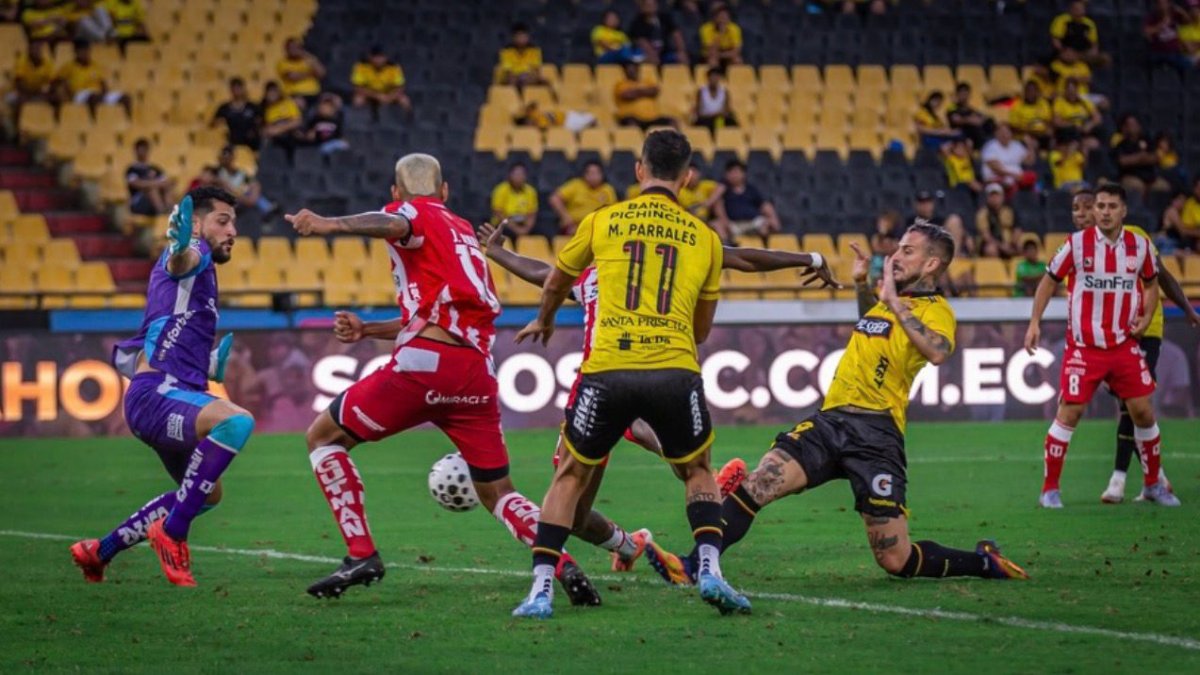 Darío Benedetto marcó el gol de la victoria frente a Técnico Universitario en la fecha 1 de la LigaPro 2026