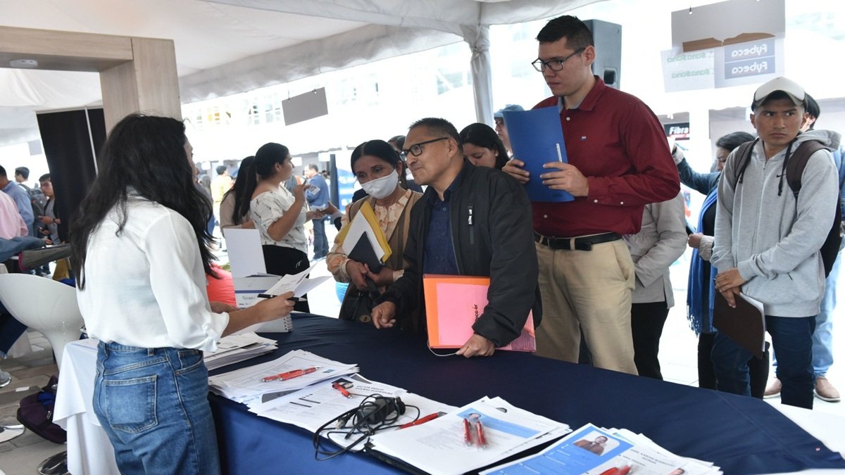 El acuerdo 059 prioriza la contratación de jóvenes de 18 a 29 años.