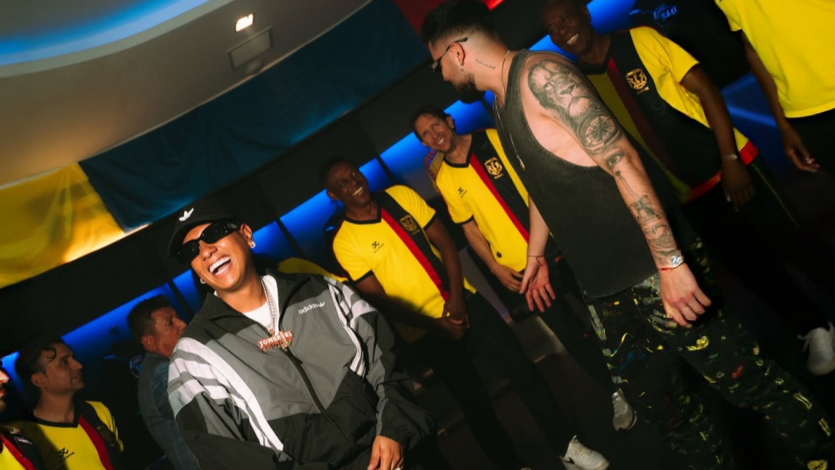 Entre fútbol y música, Jombriel visitó Independiente del Valle donde también grabó un video.