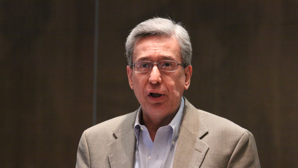 Enrique Herrería expuso la postura del Ejecutivo sobre los proyectos económicos urgentes.