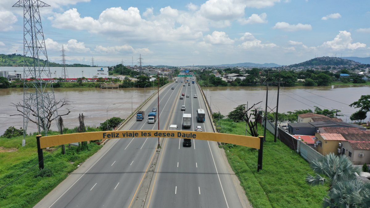 Este puente conecta la zona de Pascuales (Guayaquil) y La Aurora (Daule), es de vital importancia para miles de familias. 