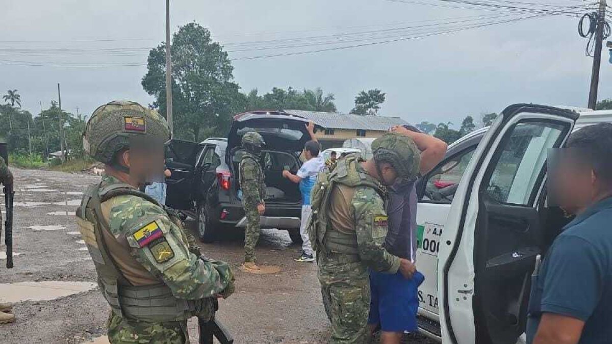 Los militares han pasado a asumir funciones que van desde patrullajes urbanos, control de cárceles, destrucción de minería ilegal