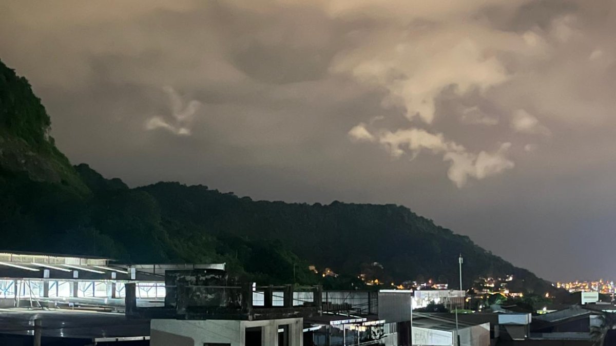 Varios sectores de Guayaquil registraron apagones y microcortes de energía la noche del viernes 13 de marzo, lo que generó reclamos de ciudadanos en redes sociales
