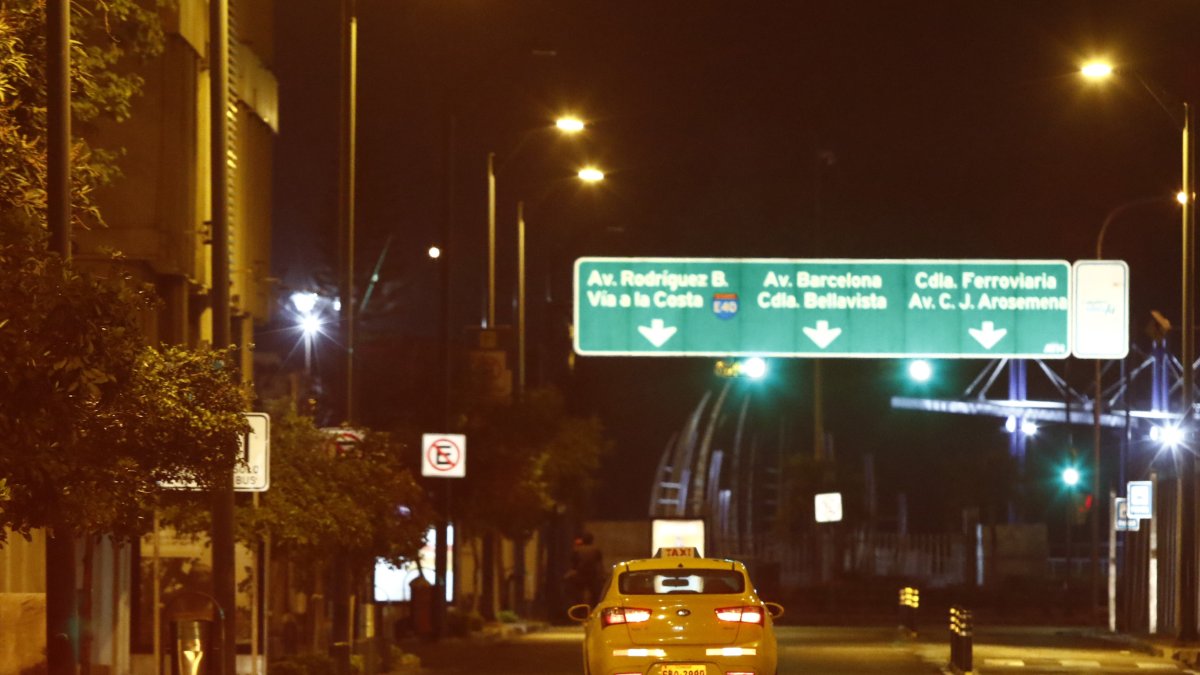 El toque de queda en Ecuador restringe la movilidad nocturna en cuatro provincias de la Costa.