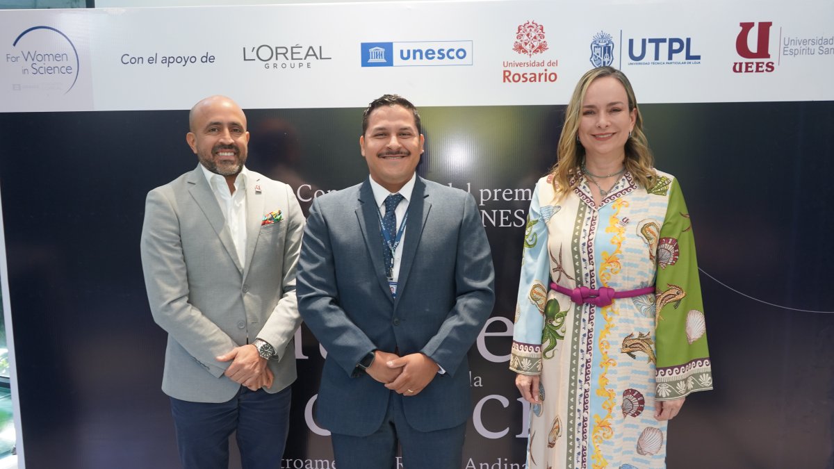 Isidro Fierro, rector de la UEES; Joshua Llerena, coordinador del centro universitario UTPL Samborondon; Paula Henao, vicerrectora internacionalización UEES