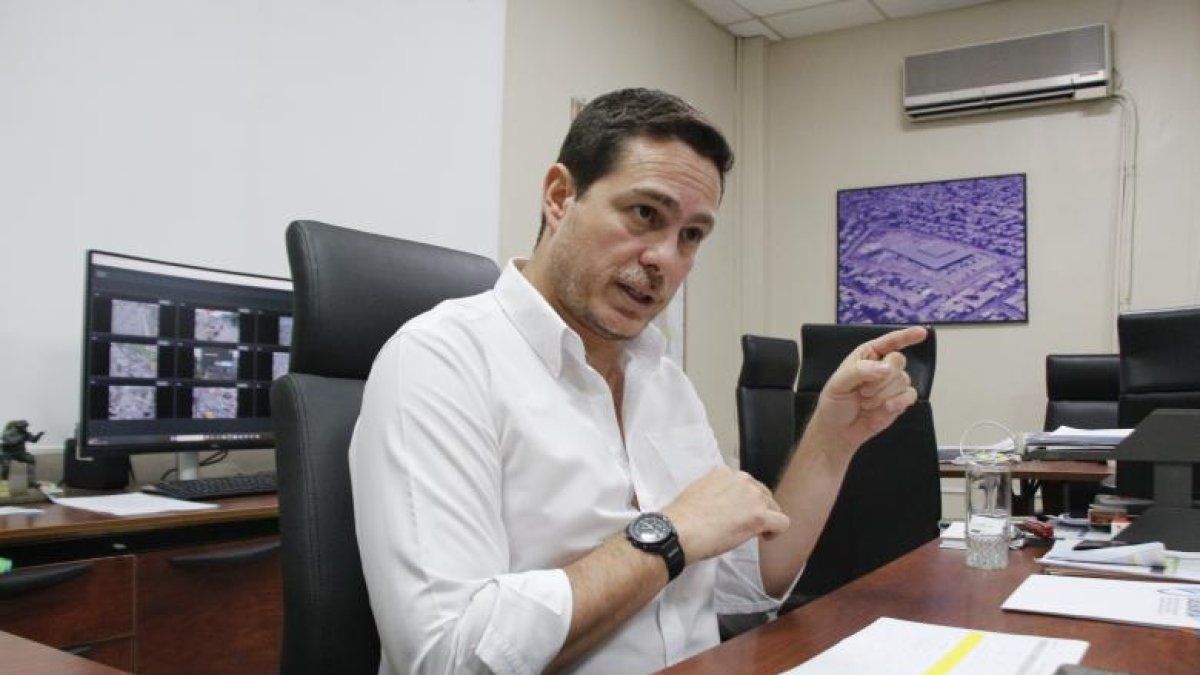 Fernando Cornejo constantemente atendía a los medios de comunicación sobre temas de Segura EP.