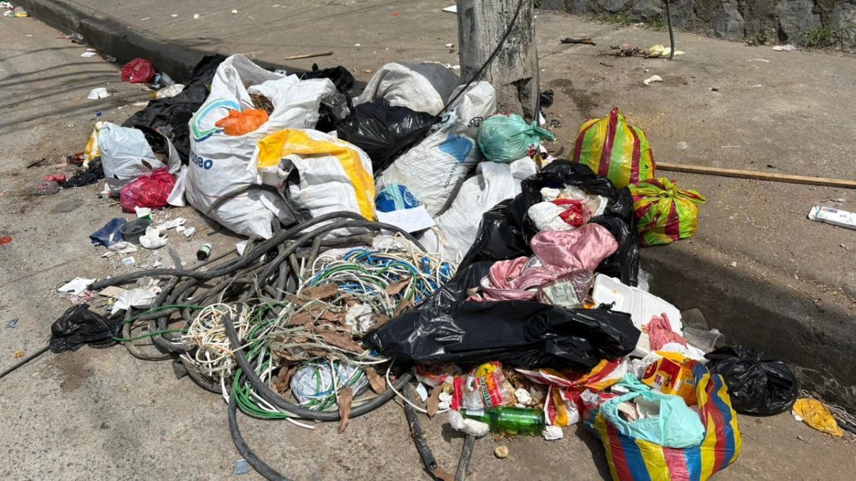 En sectores como La Prosperina, noroeste de Guayaquil, hubo basura acumulada en la mañana del 19 de marzo de 2026.