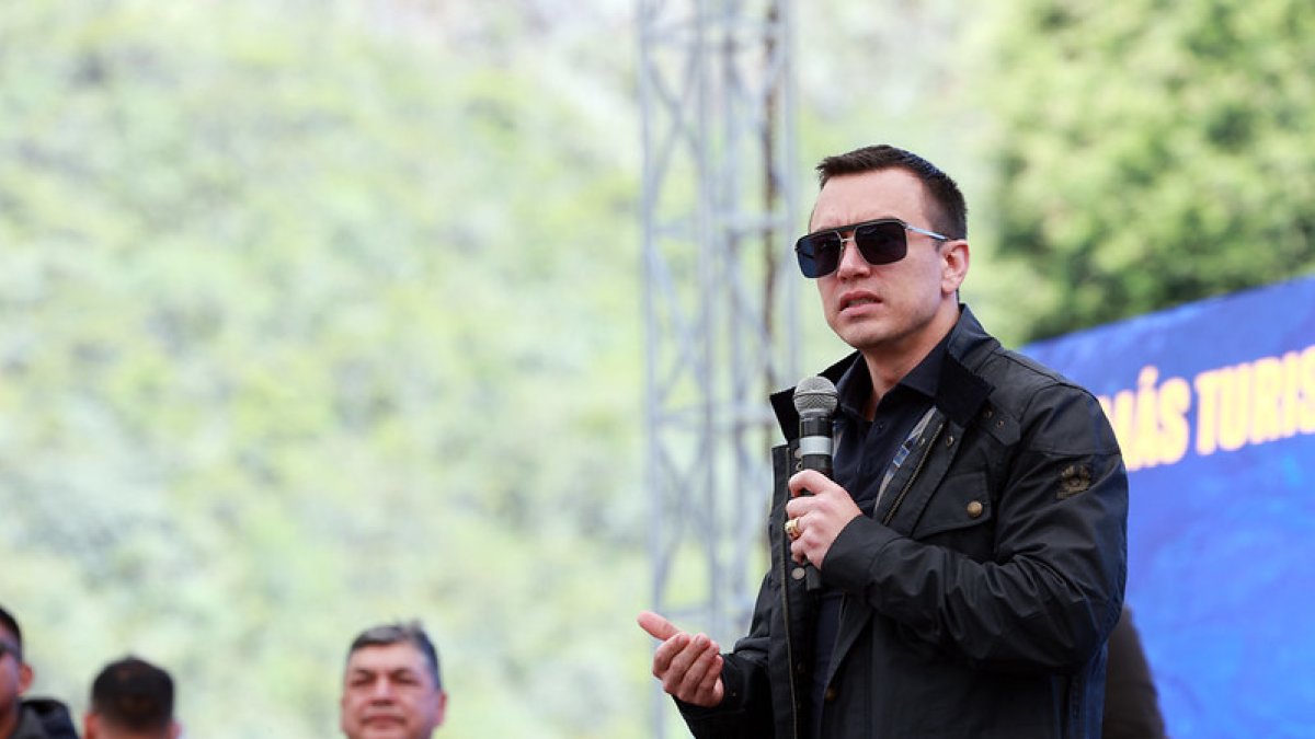 El presidente Daniel Noboa asistió al anuncio de inicio de obras en la vía Cuenca- Molleturo- El Empalme como parte de su agenda en la capital azuaya.