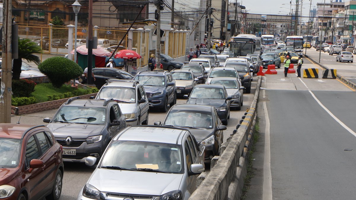 Durante las primeras horas del cierre se observó gran congestión vehicular.