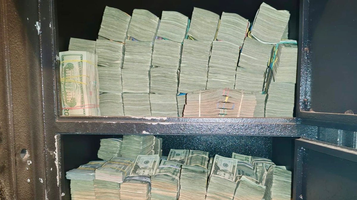 El dinero estaba dentro de una caja fuerte en el subsuelo del edificio.