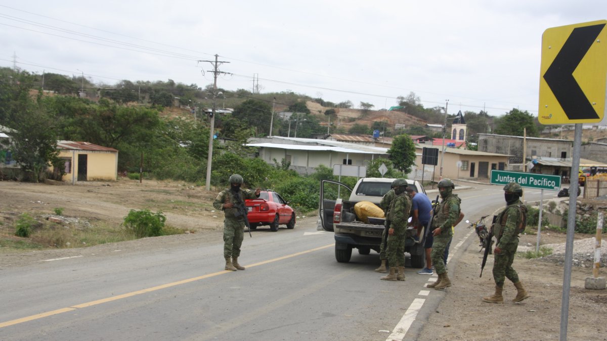 En la comuna Juntas del Pacífico, de manera permanente, personal militar efectúa operativos.