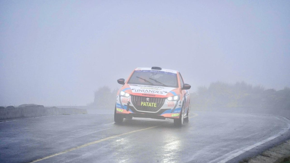 Al mando de su Renault Clio Rally 3, los ganadores Juan Guerrero y Edin Ríos.