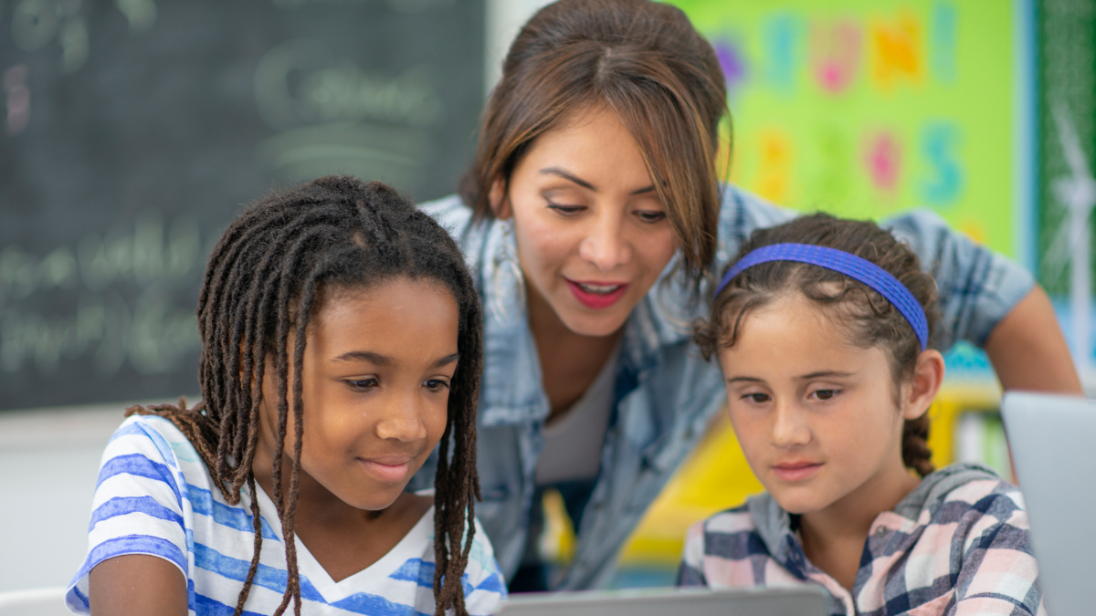 Los programas están diseñados para que los docentes fortalezcan sus competencias en metodologías de enseñanza.