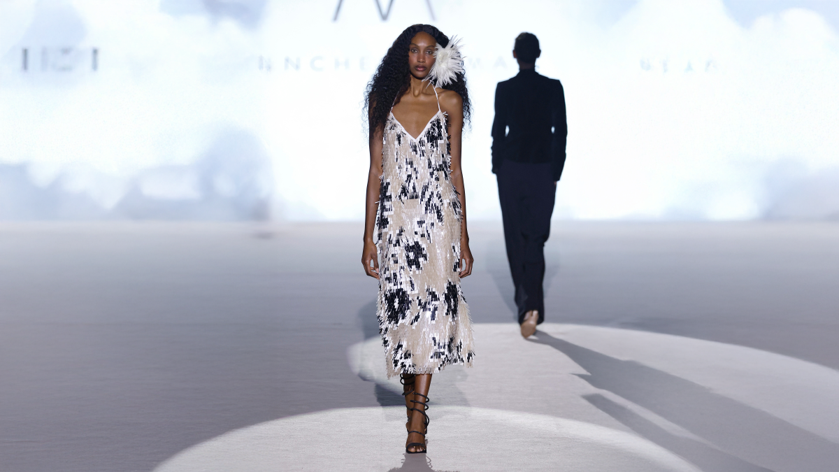 Sobre la pasarela, sobresalieron los tonos pasteles y detalles como bordados y texturas livianas.