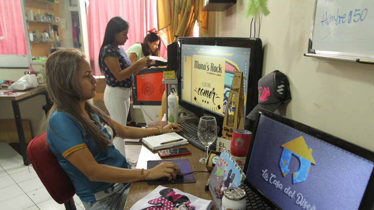 Según el estudio Global Entrepreneurship Monitor (GEM) 2023-2024, el 51,18% de las personas emprendedoras en Ecuador son mujeres.