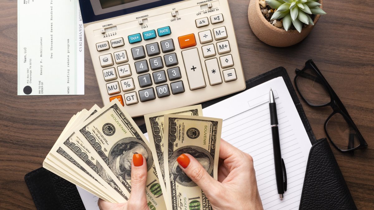 Obtener un préstamo quirografario es una opción generalmente utilizada por afiliados a la seguridad social para cancelar deudas y salir de apuros económicos, pero debe tener cuidado.