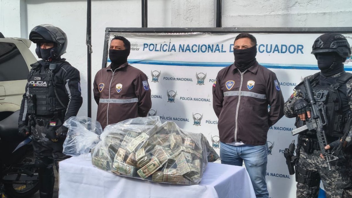 Un millón de dólares se encontró en la caja fuerte del edificio en la av. 12 de Octubre.