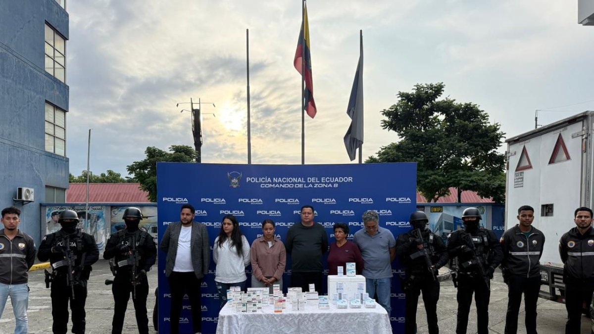 Seis personas, entre ellas el concejal del cantón Vinces, Miguel Mosquera Martínez, fueron procesadas por venta ilegal de medicamentos.