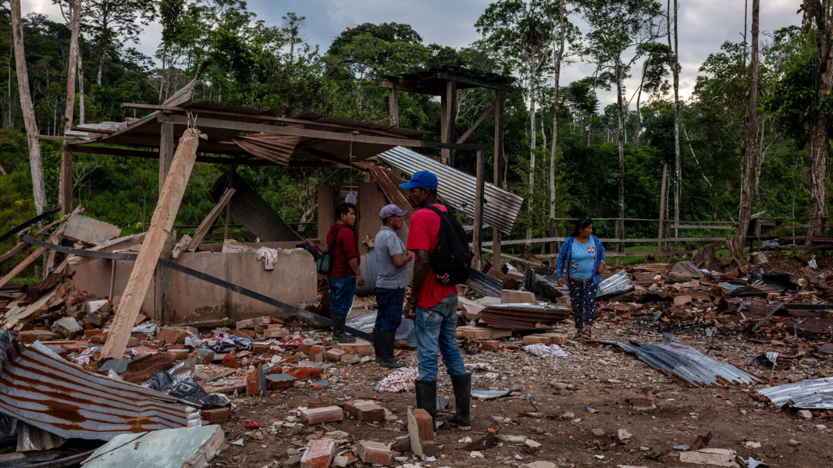 The New York Times reveló que el predio atacado era en realidad una granja lechera en la provincia de Sucumbíos.
