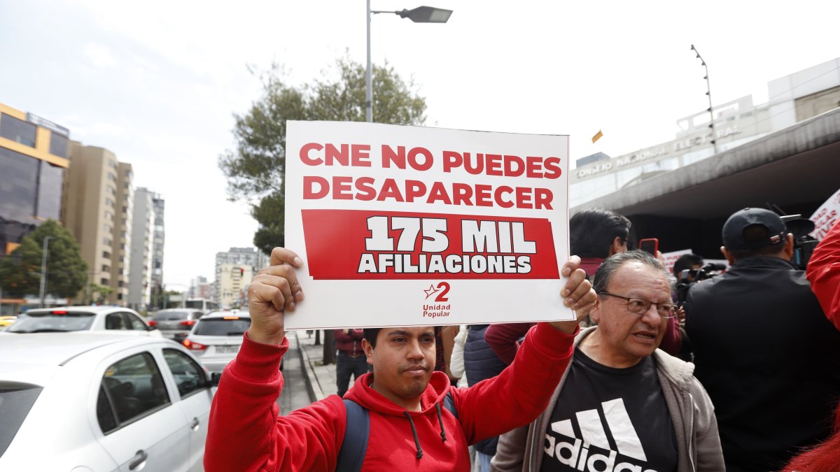 Integrantes del partido Unidad Popular se manifestaron el 23 de marzo de 2026 en contra de la cancelación de la organización política.