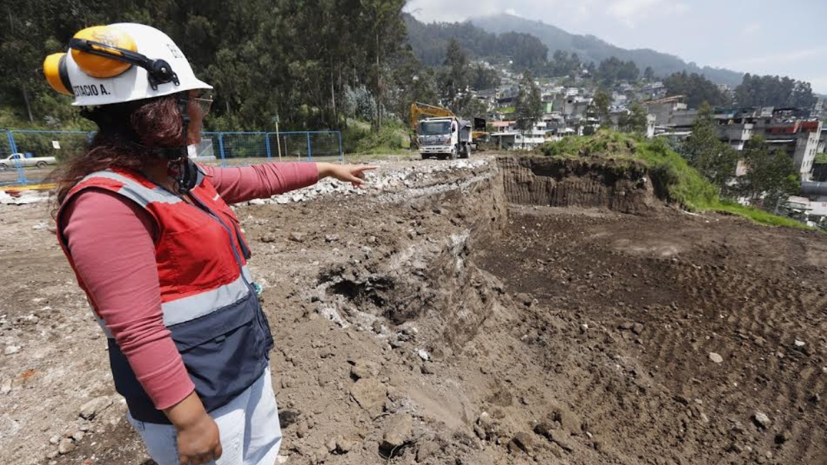 Para llegar hasta la quebrada de El Tejado, en La Comuna, en donde se amplió la piscina de captación, se avanza desde la zona de El Teleférico.